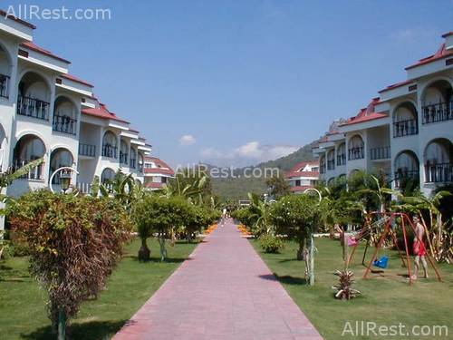 Sailors Beach Club 4